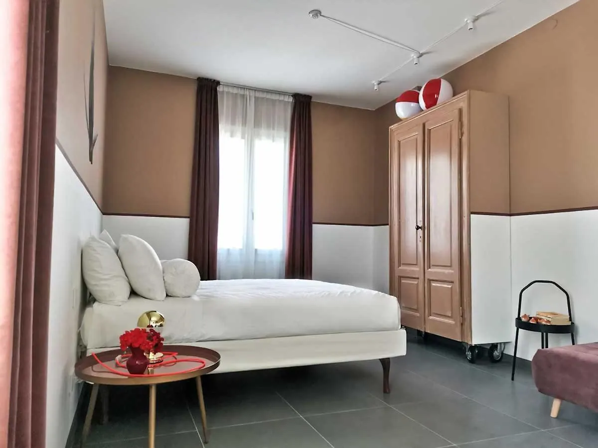Guest house Casa Sebina - Your Design Home On The Lake - 3 Bathrooms 3 Bedrooms Desenzano del Garda