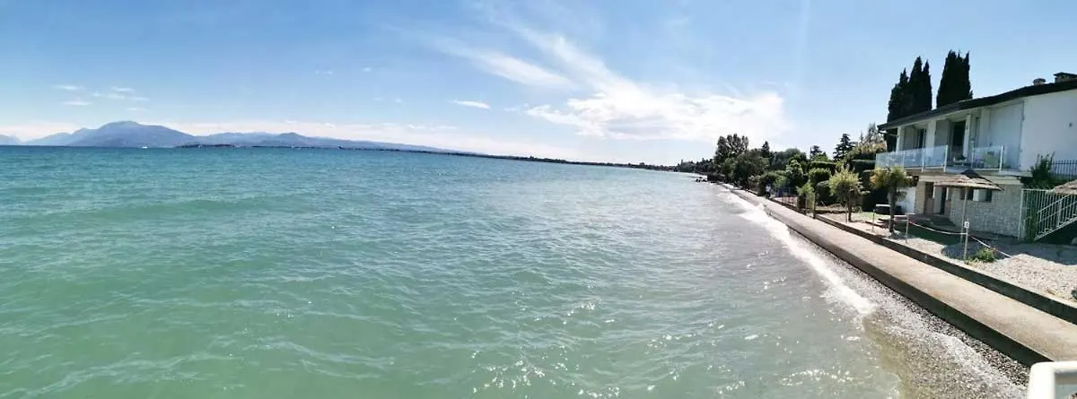 Guest house Casa Sebina - Your Design Home On The Lake - 3 Bathrooms 3 Bedrooms Desenzano del Garda Italy